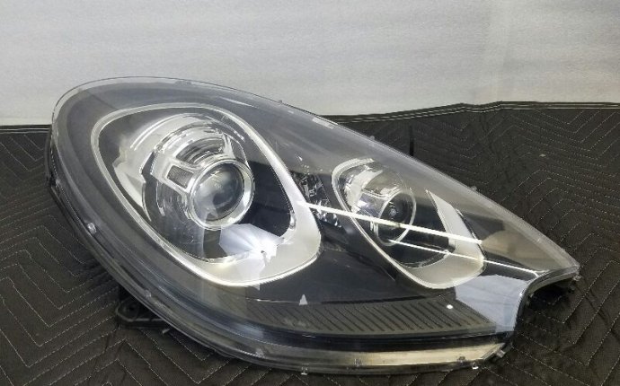 2015 2016 PORSCHE MACAN RH, PASSENGER XENON HID HEADLIGHT