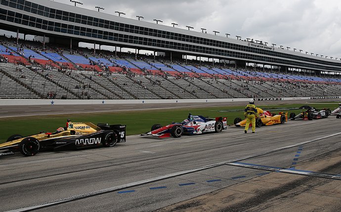 Firestone 600 postponed after 71 laps, will resume on Aug. 27