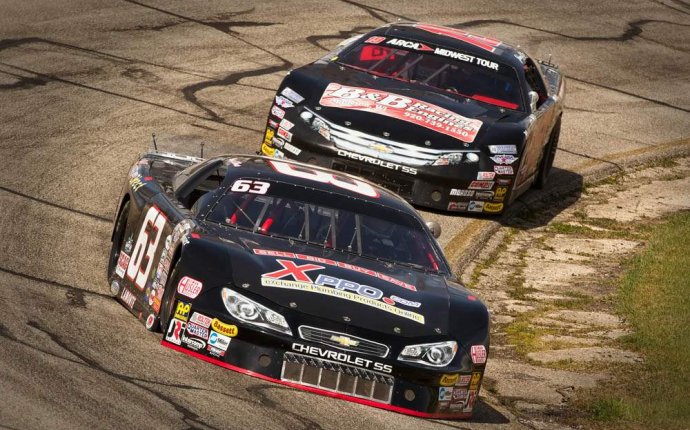 Fuel & Tires: Local short track racing action taking the green