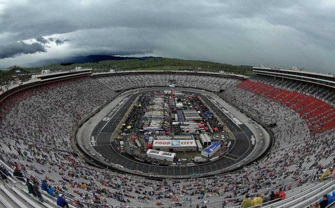 NASCAR weather update: Rain threatens to delay Bristol race