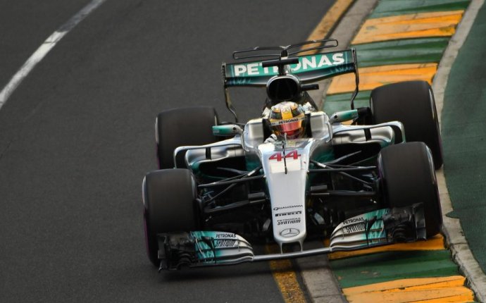 Qualifying - Hamilton on pole as Ricciardo crashes out