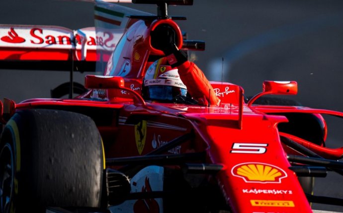 Race - Vettel stuns Mercedes with Melbourne win