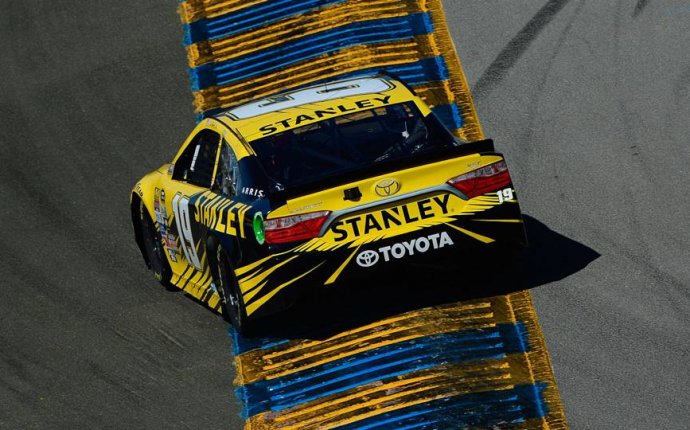 Sonoma starting lineup: Carl Edwards claims pole; green flag 3:20