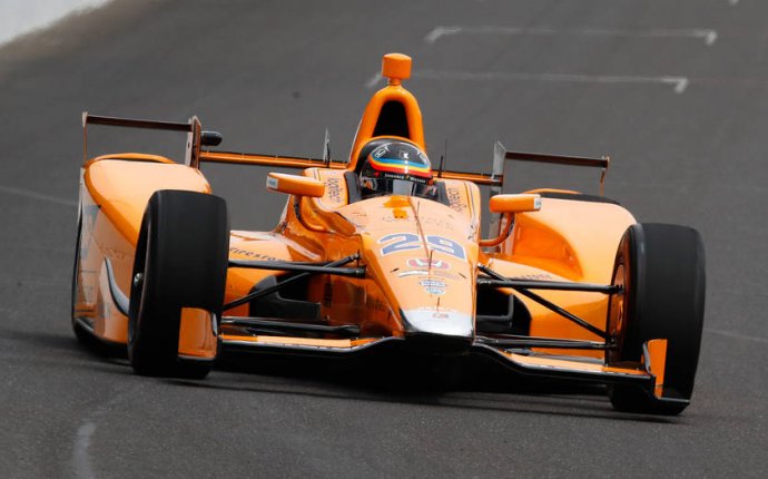 Two-time F1 champ Fernando Alonso aces first IndyCar test at